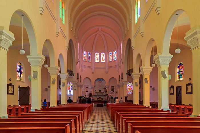 10 famous churches Vietnam, Phat Diem Cathedral, Notre-Dame Cathedral saigon, Saint-Nicolas Dalat Cathedral